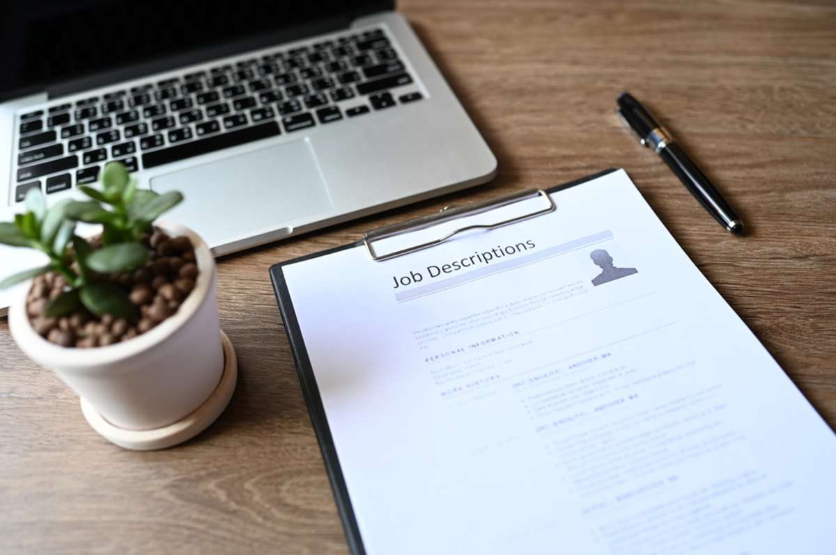 Create thorough virtual real estate job descriptions to find the best candidates